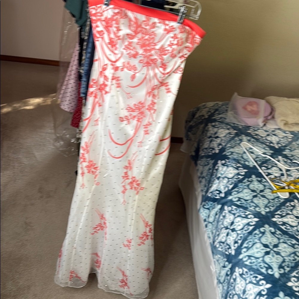 Windsor Size 4 Strapless Prom Dress